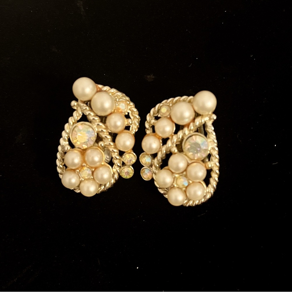 Vintage Pearl and Rhinestone clip-on earrings